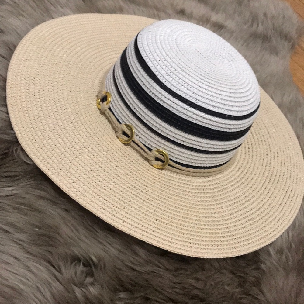 Beach hat 👒 - Picture 2 of 8